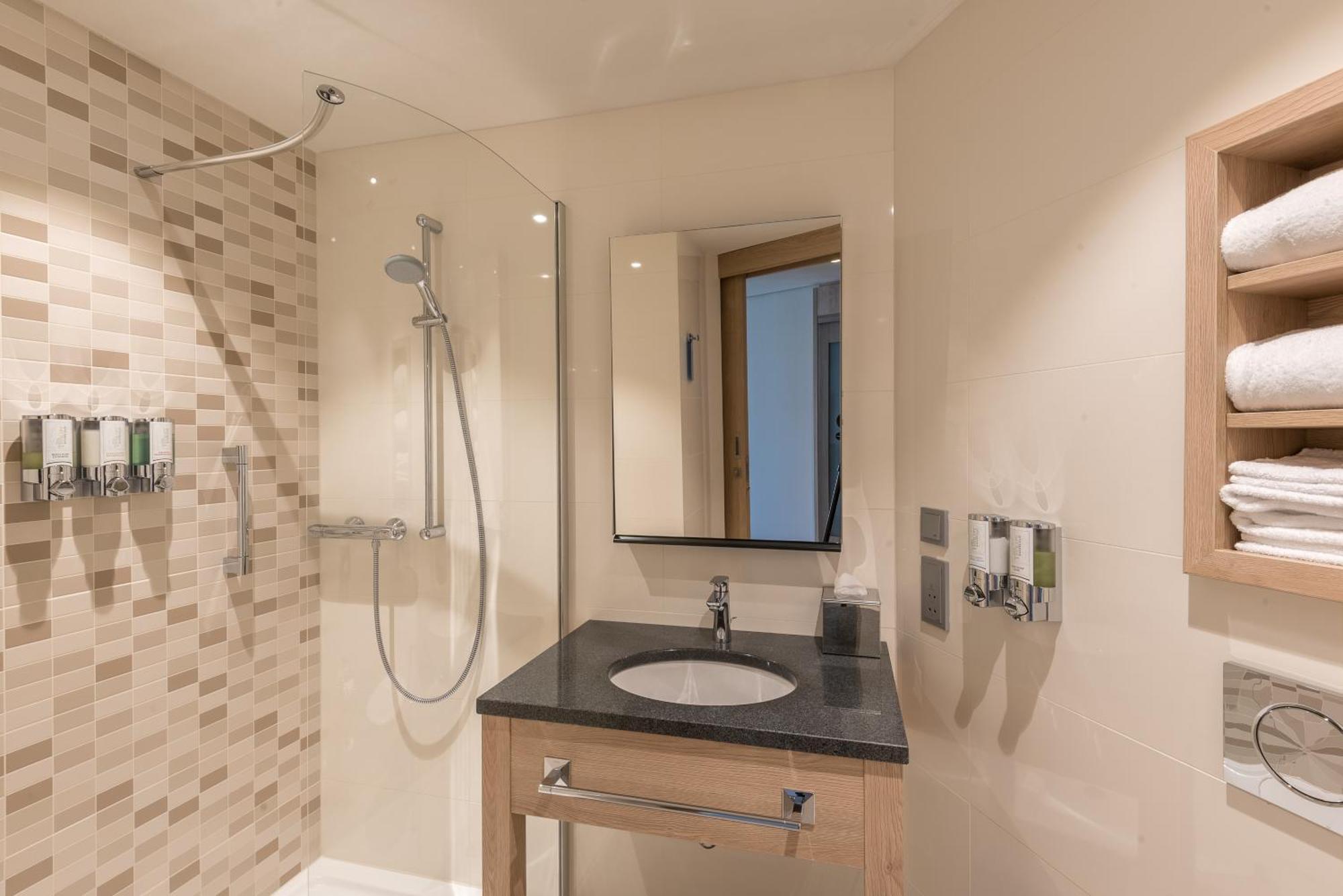 Hampton By Hilton Freiburg Hotel Екстериор снимка