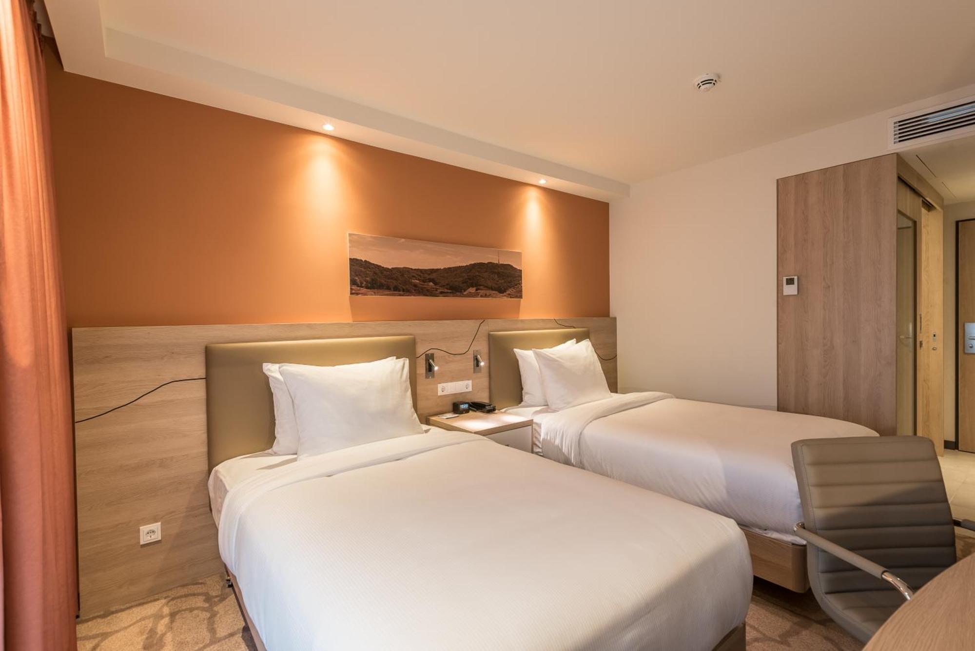 Hampton By Hilton Freiburg Hotel Екстериор снимка