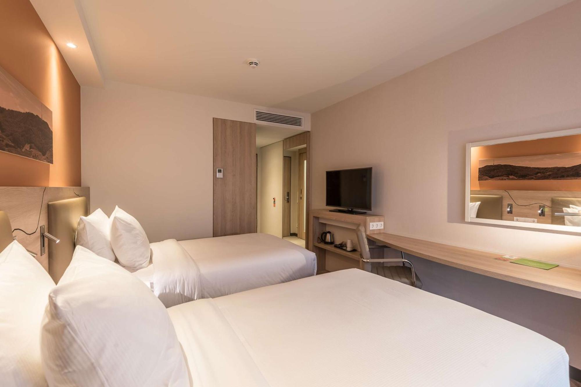 Hampton By Hilton Freiburg Hotel Екстериор снимка
