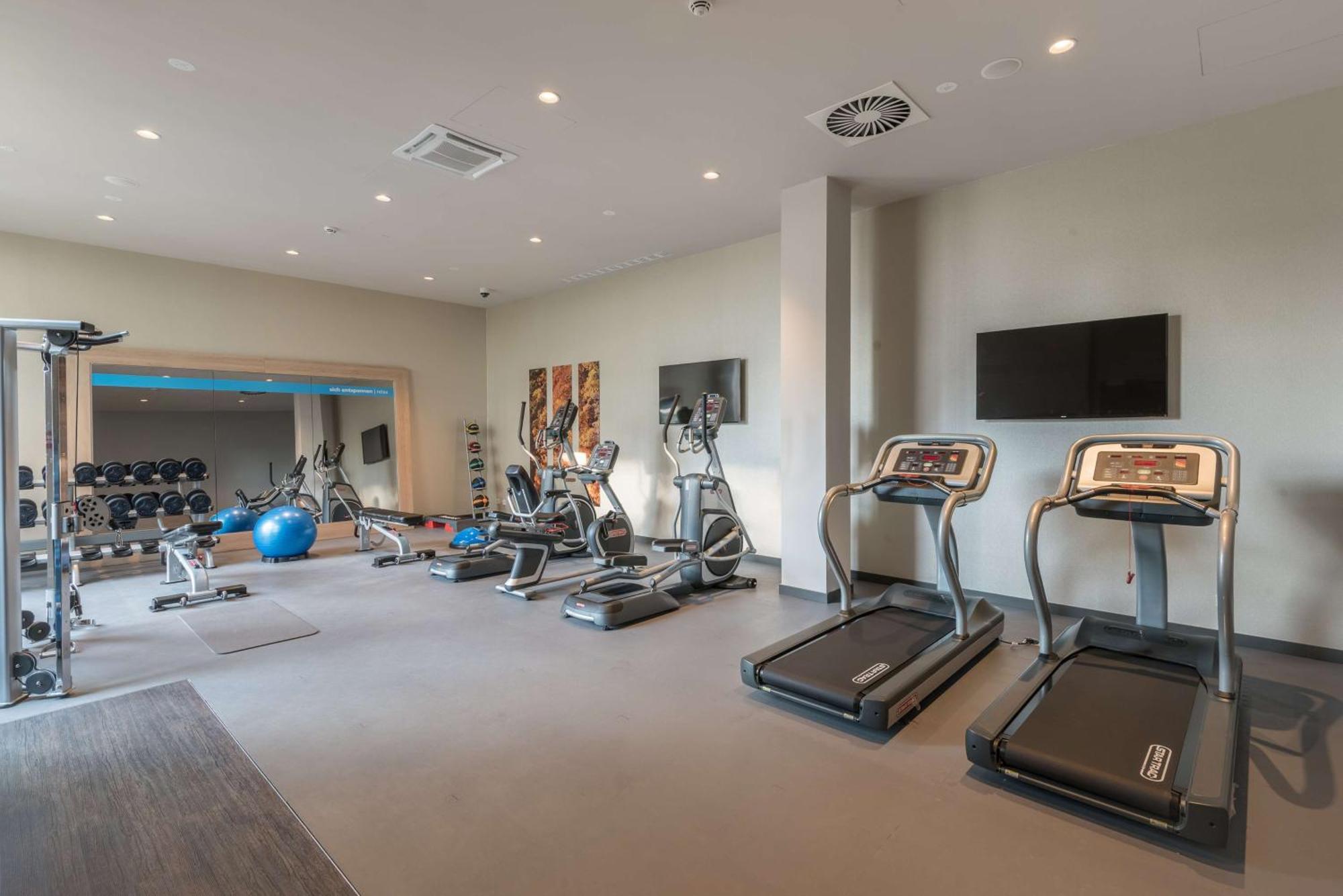 Hampton By Hilton Freiburg Hotel Екстериор снимка