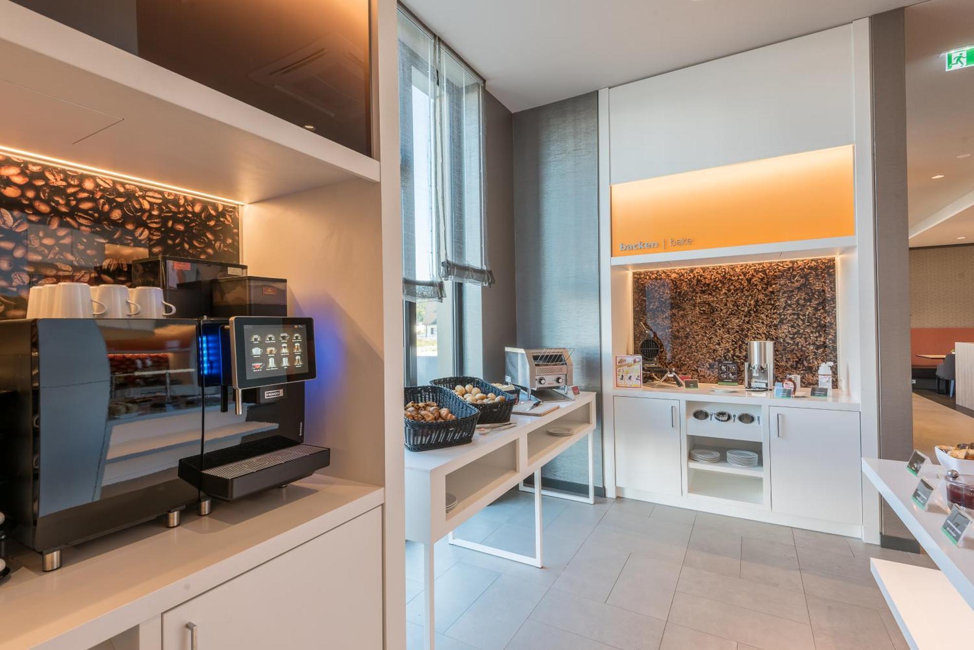 Hampton By Hilton Freiburg Hotel Екстериор снимка