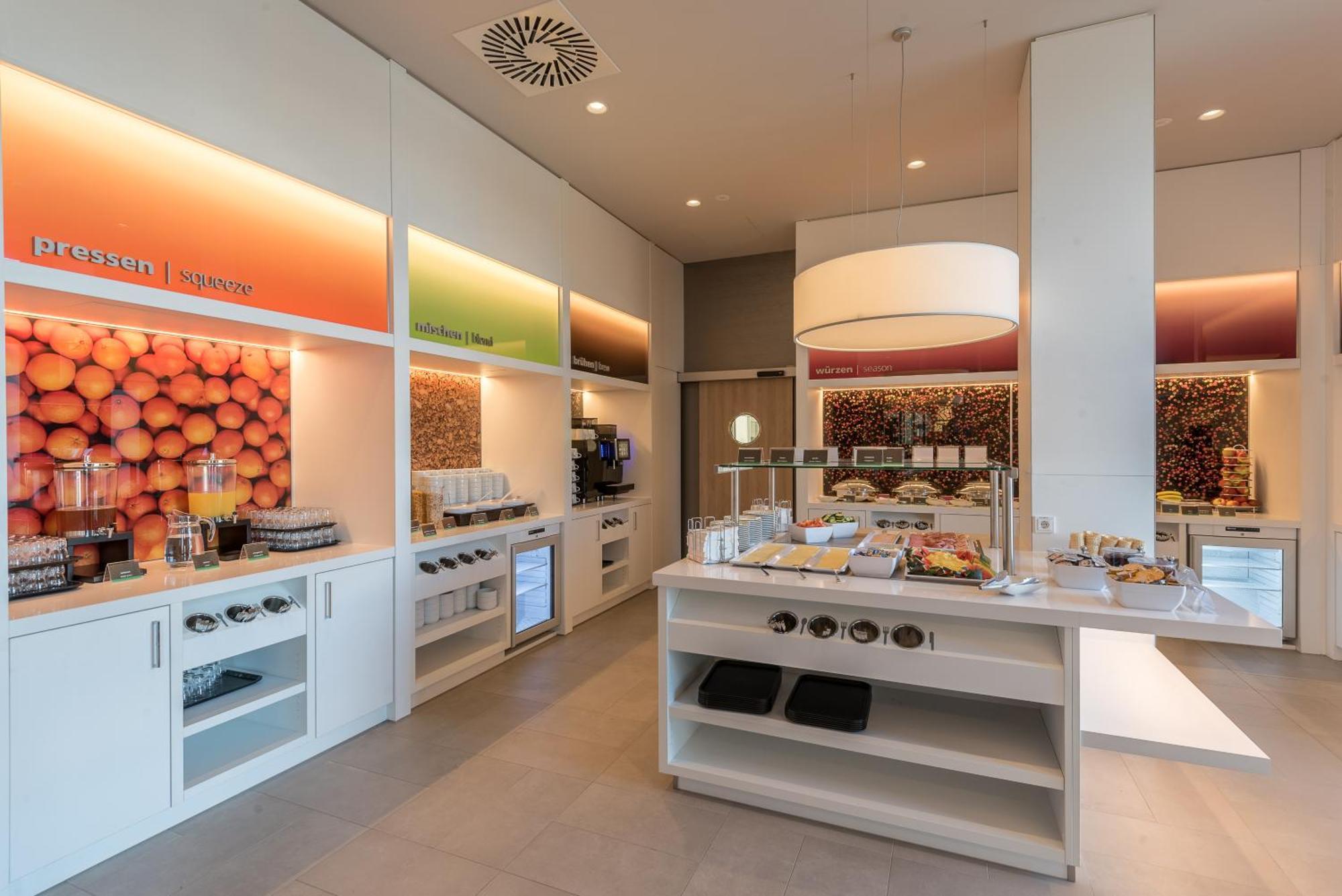 Hampton By Hilton Freiburg Hotel Екстериор снимка